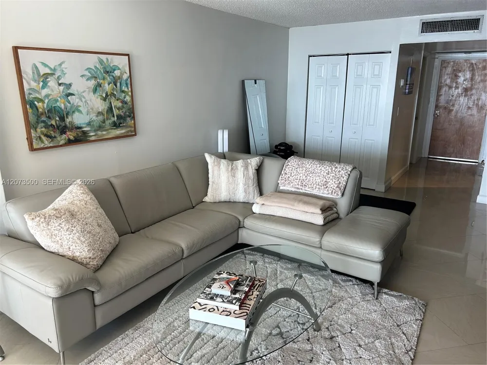 6450 Collins Ave #707 Miami Beach, FL 33141