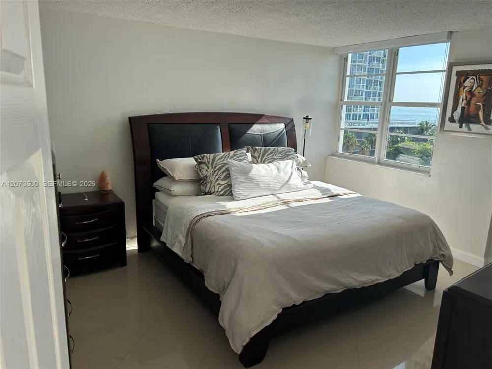 6450 Collins Ave #707 Miami Beach, FL 33141