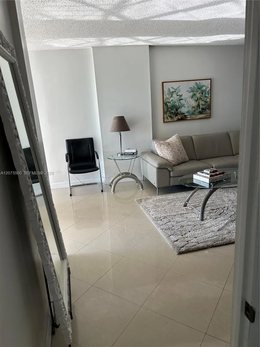 6450 Collins Ave #707 Miami Beach, FL 33141