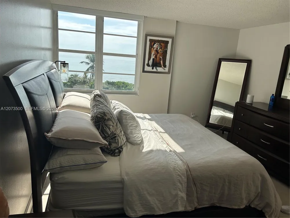 6450 Collins Ave #707 Miami Beach, FL 33141