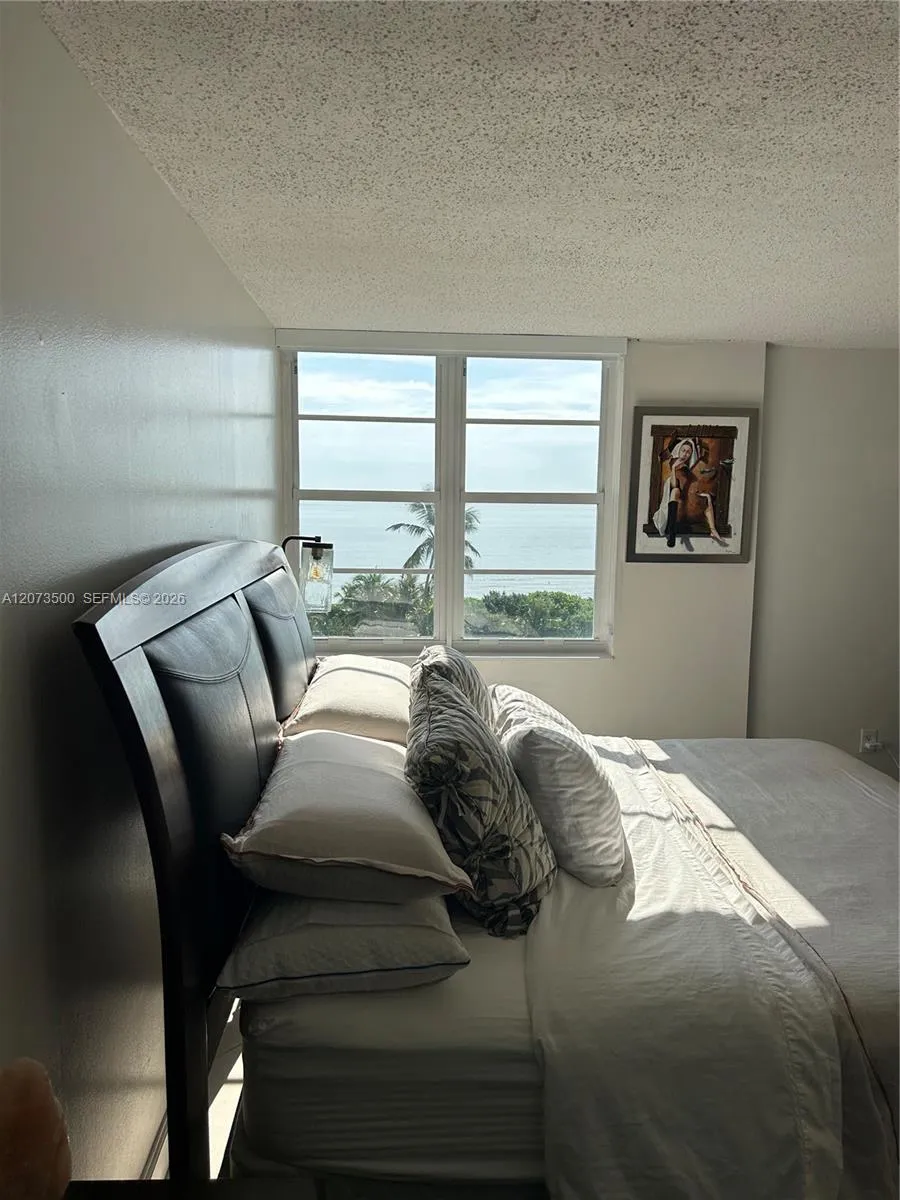 6450 Collins Ave #707 Miami Beach, FL 33141