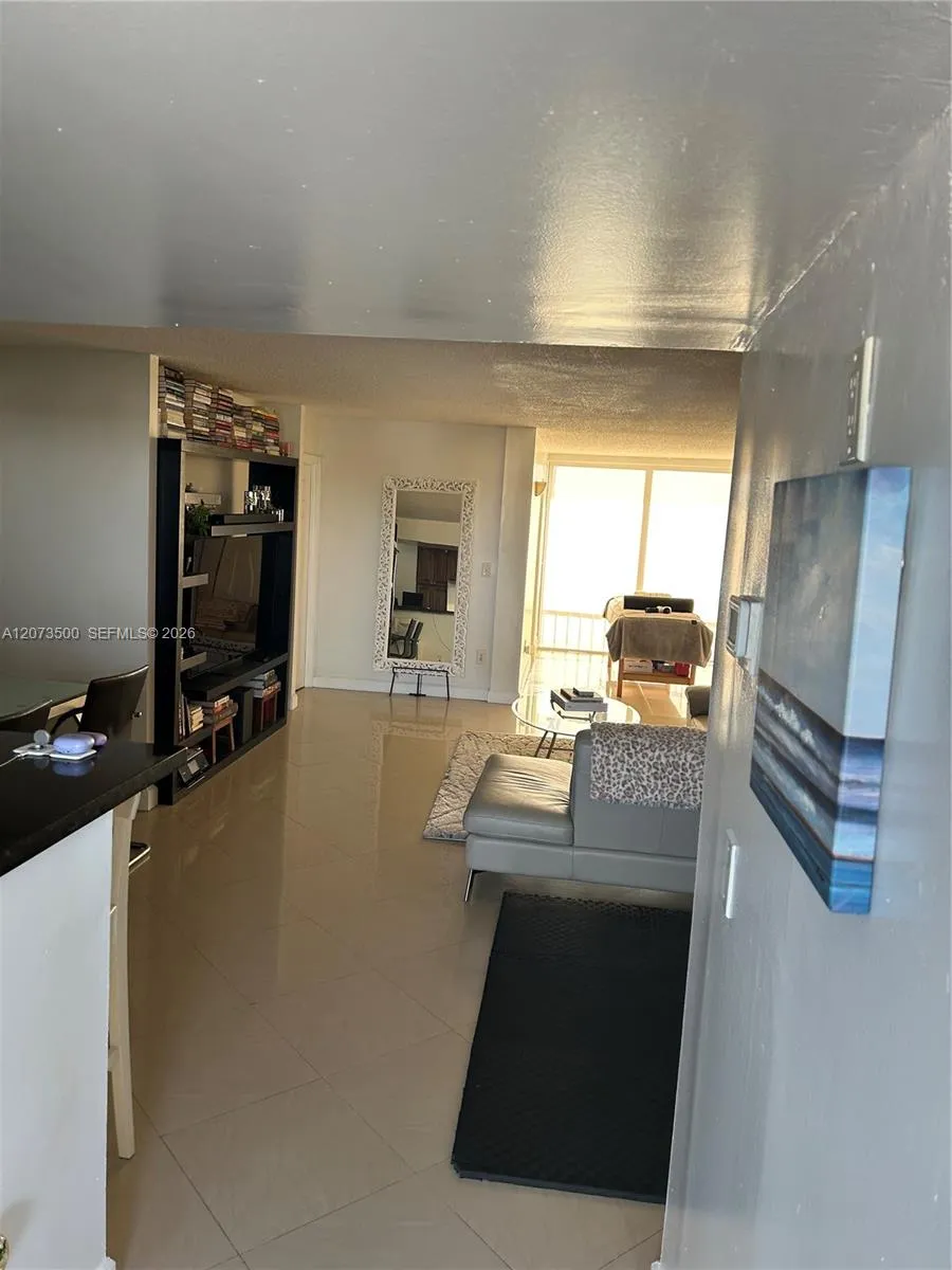 6450 Collins Ave #707 Miami Beach, FL 33141