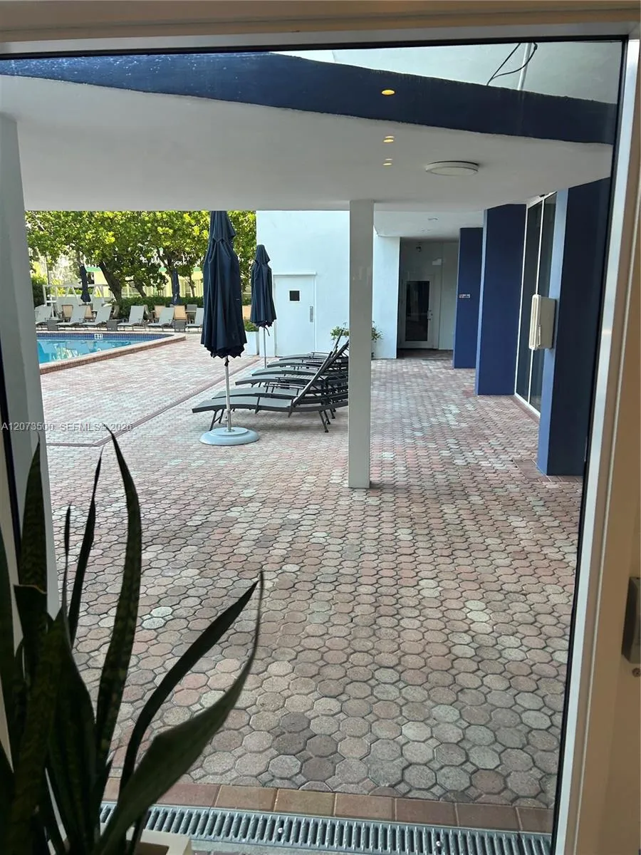 6450 Collins Ave #707 Miami Beach, FL 33141