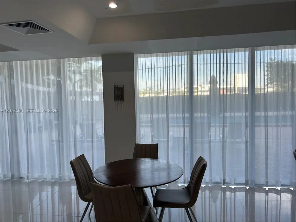 6450 Collins Ave #707 Miami Beach, FL 33141