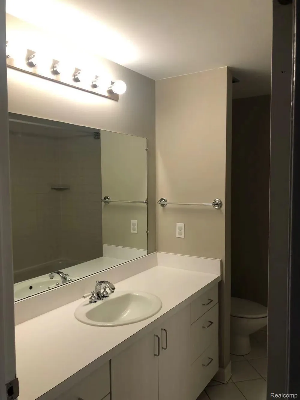 1775 BRENTWOOD DRIVE Troy City, MI 48098