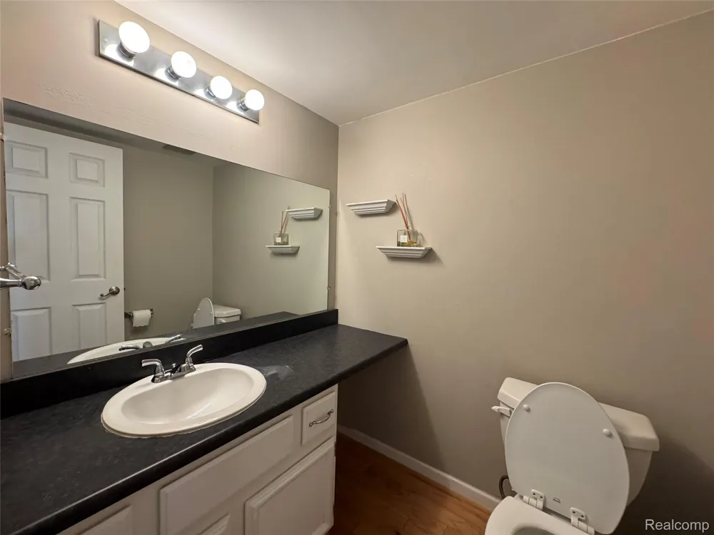 1775 BRENTWOOD DRIVE Troy City, MI 48098