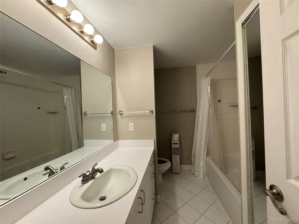 1775 BRENTWOOD DRIVE Troy City, MI 48098