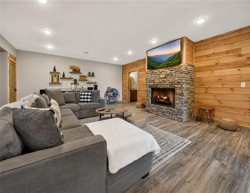 518 Mango Lane Ellijay, GA 30540