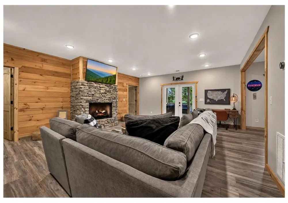 518 Mango Lane Ellijay, GA 30540