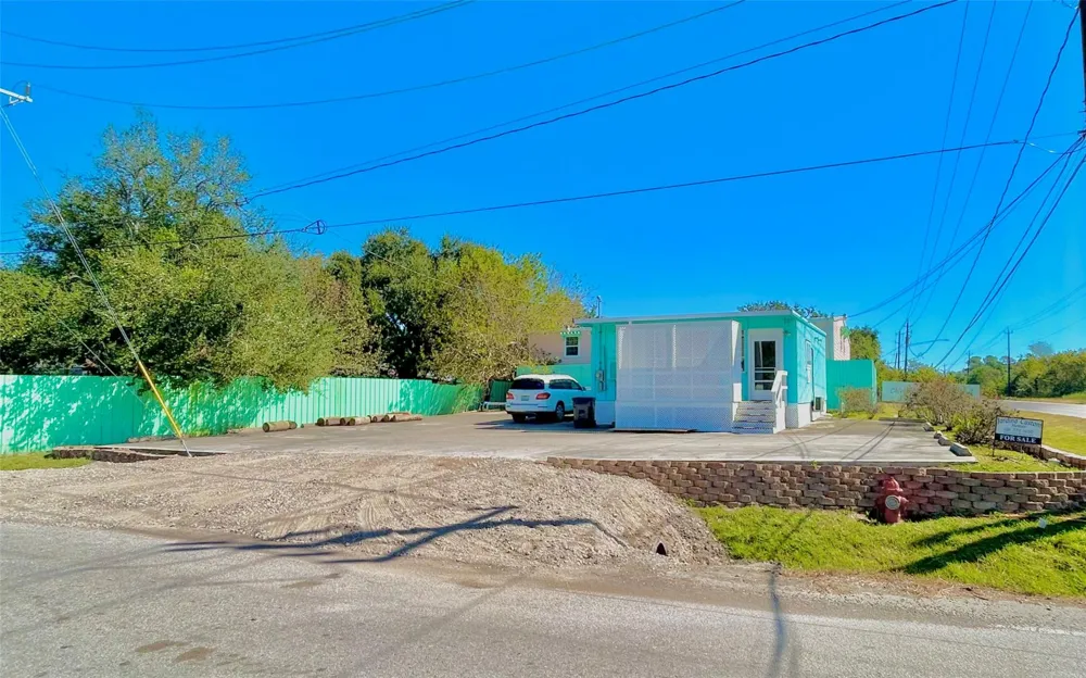 927 27th Street San Leon, TX 77539