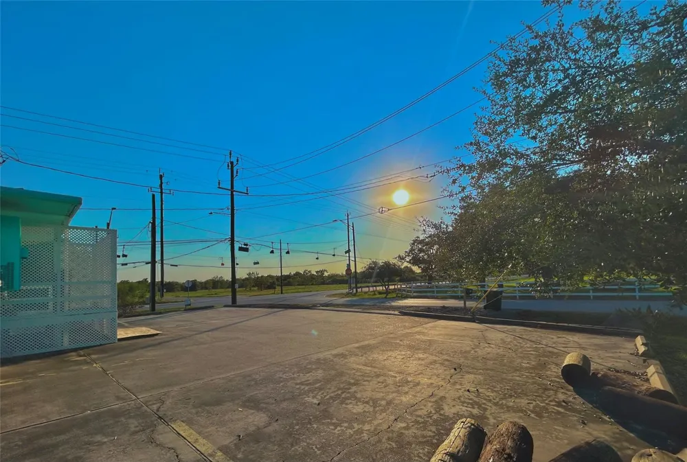927 27th Street San Leon, TX 77539