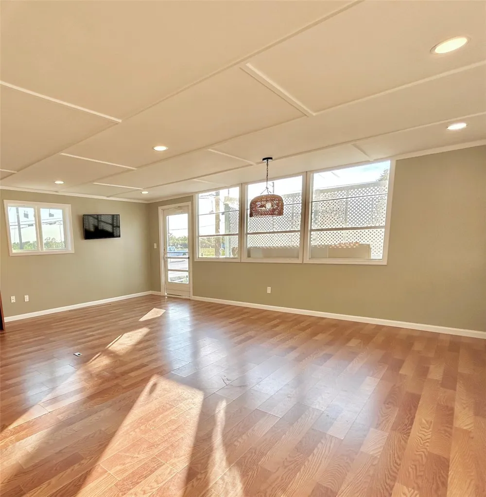 927 27th Street San Leon, TX 77539