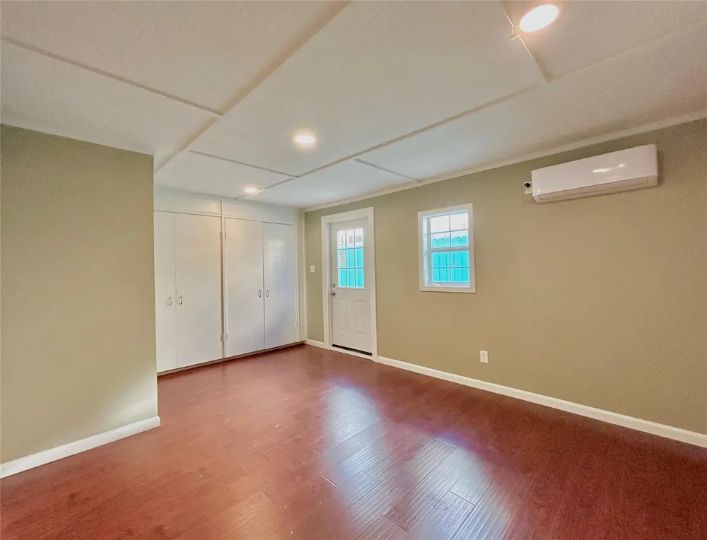 927 27th Street San Leon, TX 77539