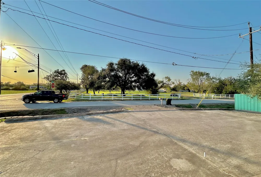 927 27th Street San Leon, TX 77539