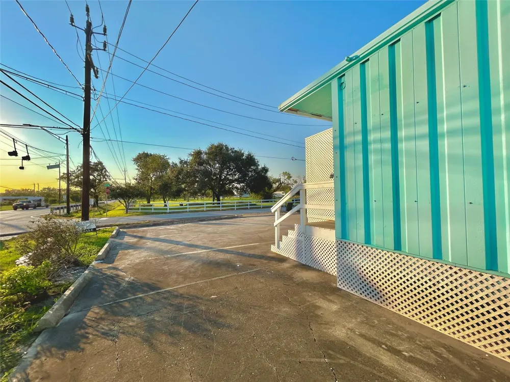 927 27th Street San Leon, TX 77539