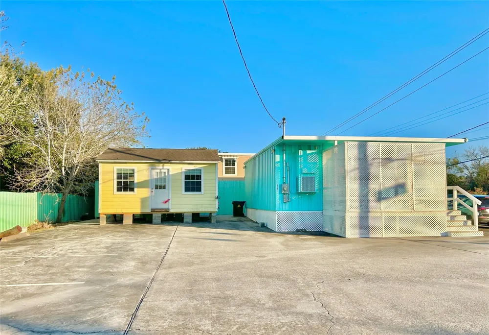 927 27th Street San Leon, TX 77539