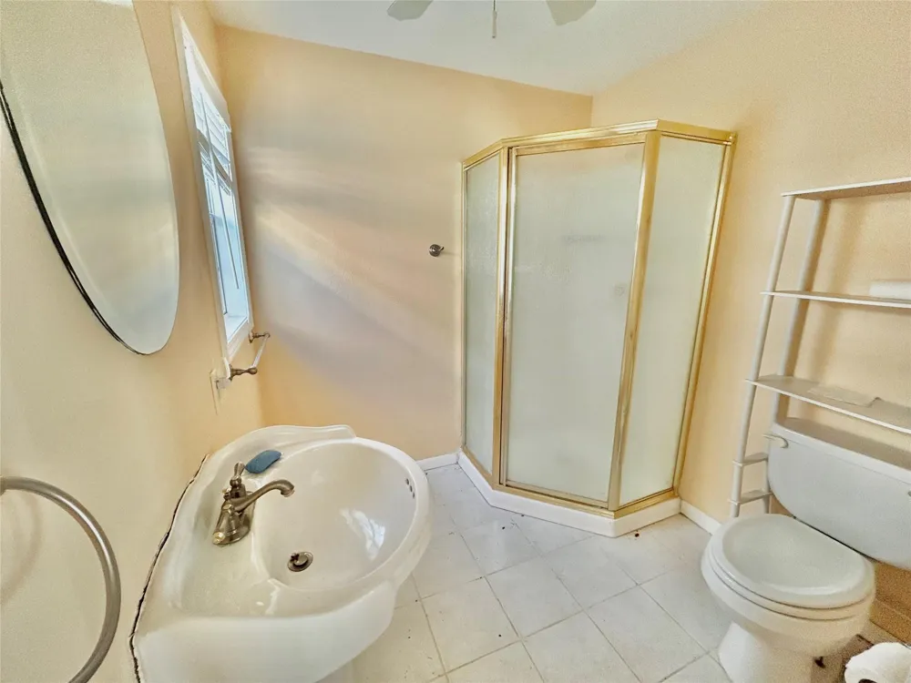 927 27th Street San Leon, TX 77539
