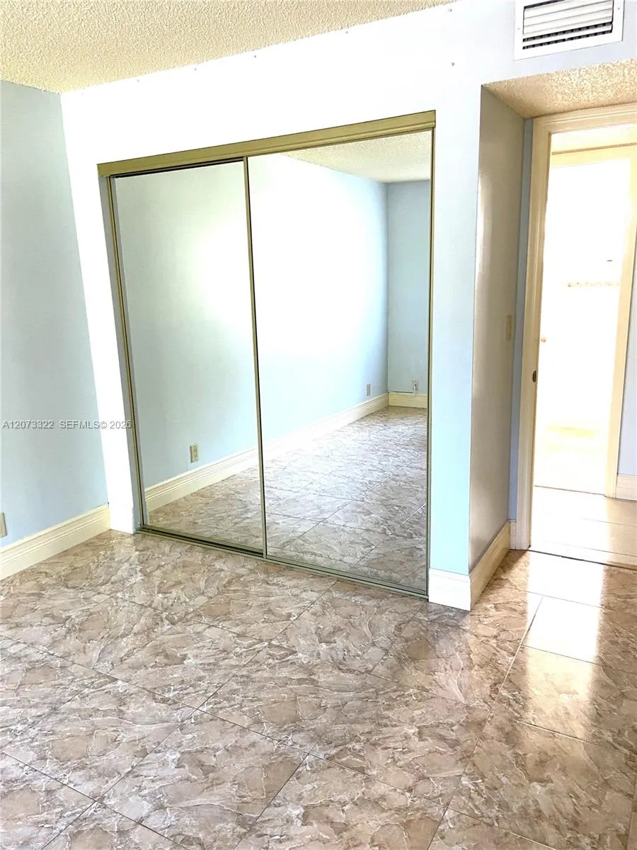 7020 Nova Dr #209D Davie, FL 33317