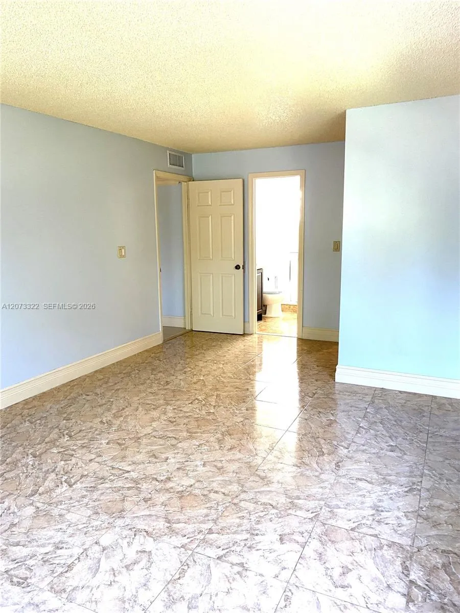 7020 Nova Dr #209D Davie, FL 33317