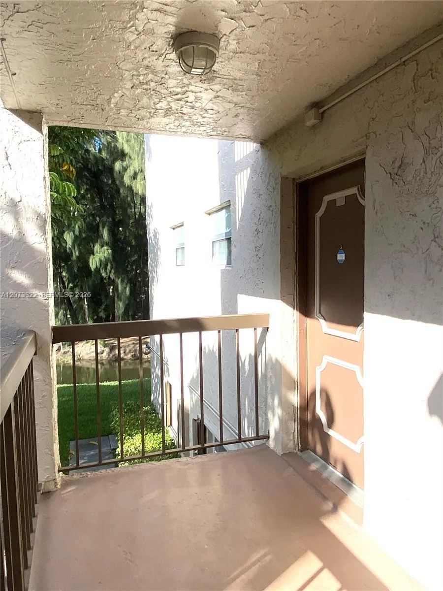 7020 Nova Dr #209D Davie, FL 33317