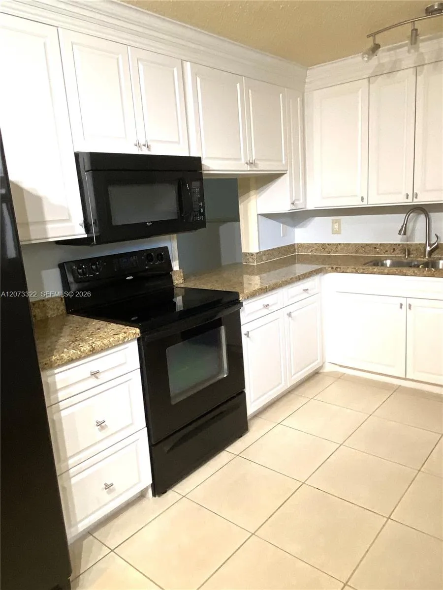 7020 Nova Dr #209D Davie, FL 33317
