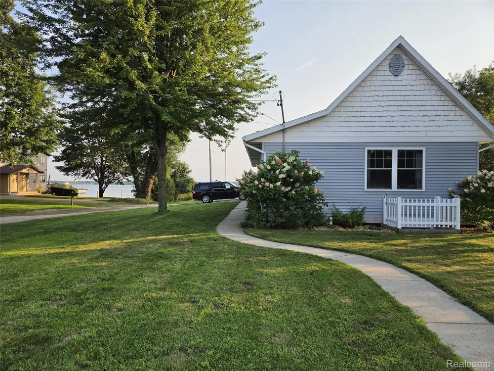 243 Ruddiman Drive North Muskegon City, MI 49445