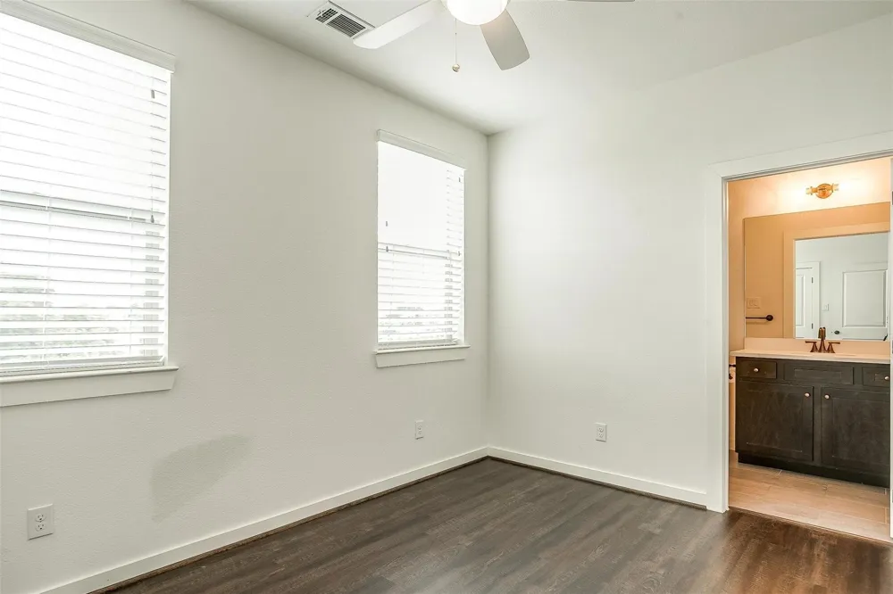 3513 S Hills Avenue Fort Worth, TX 76109
