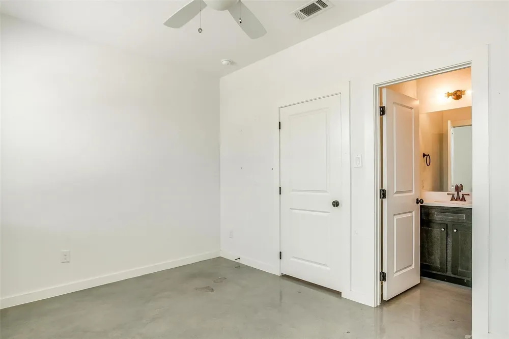 3513 S Hills Avenue Fort Worth, TX 76109