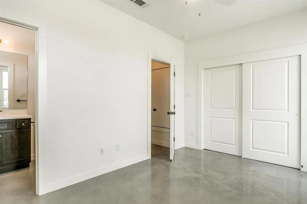 3513 S Hills Avenue Fort Worth, TX 76109