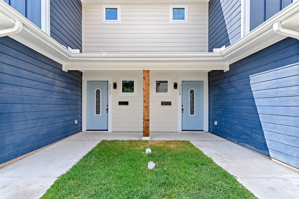 208 E Cherry Street Sherman, TX 75090