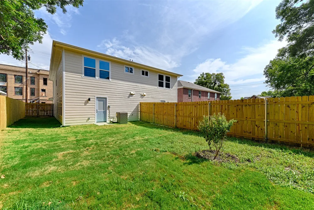 208 E Cherry Street Sherman, TX 75090
