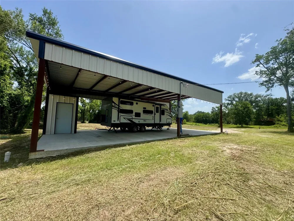 17653 River Road Midway, TX 75852