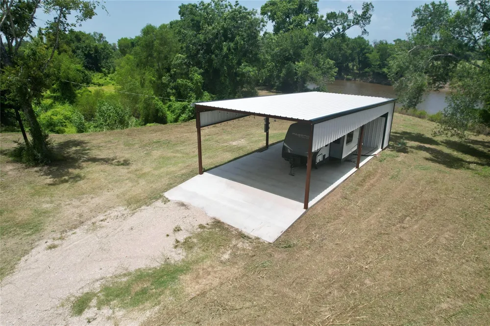 17653 River Road Midway, TX 75852