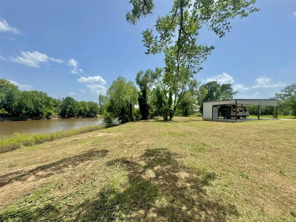 17653 River Road Midway, TX 75852
