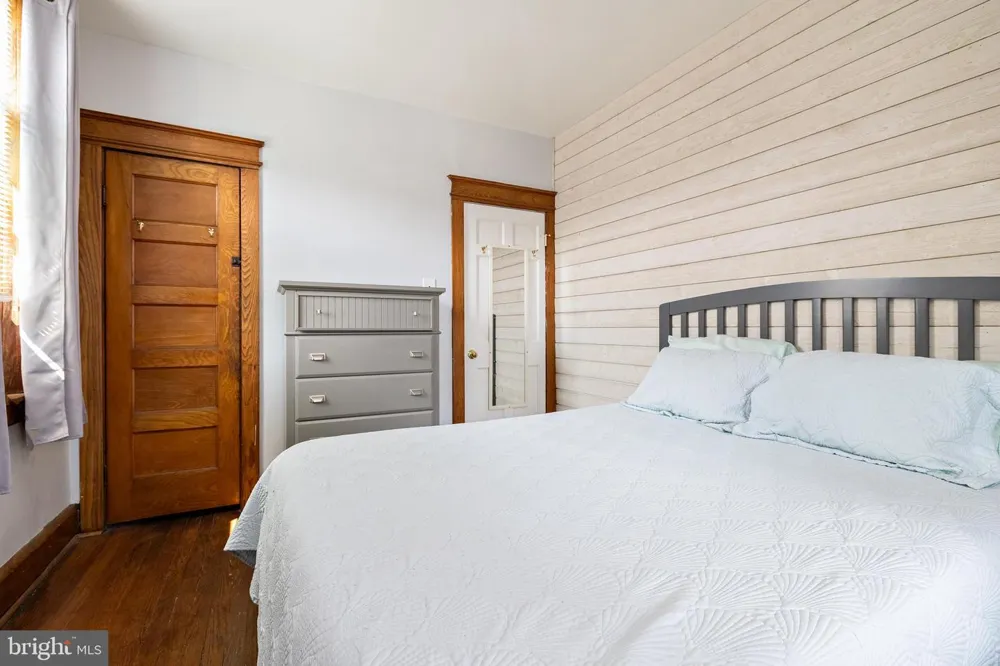 241 JAMES STREET Mount Ephraim, NJ 08059