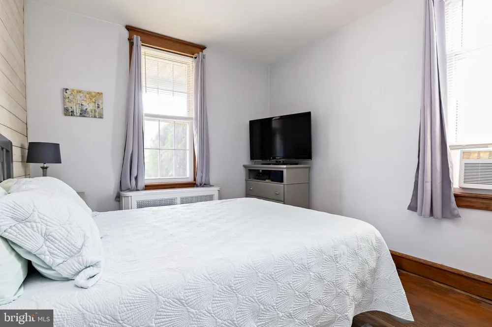 241 JAMES STREET Mount Ephraim, NJ 08059