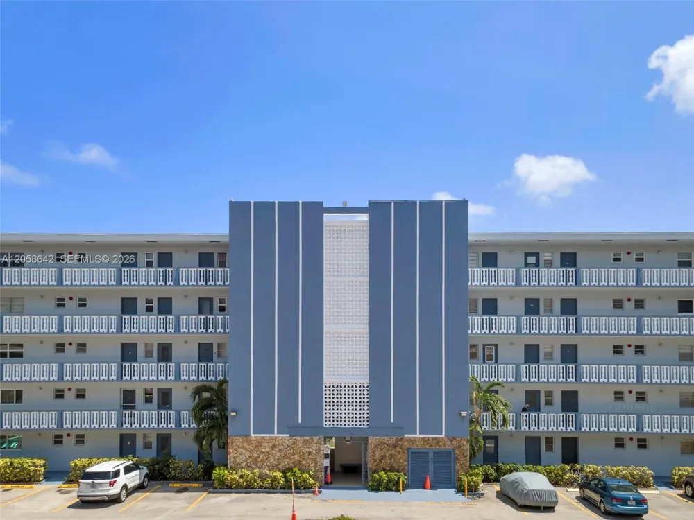 233 NE 14th Ave #108 Hallandale Beach, FL 33009