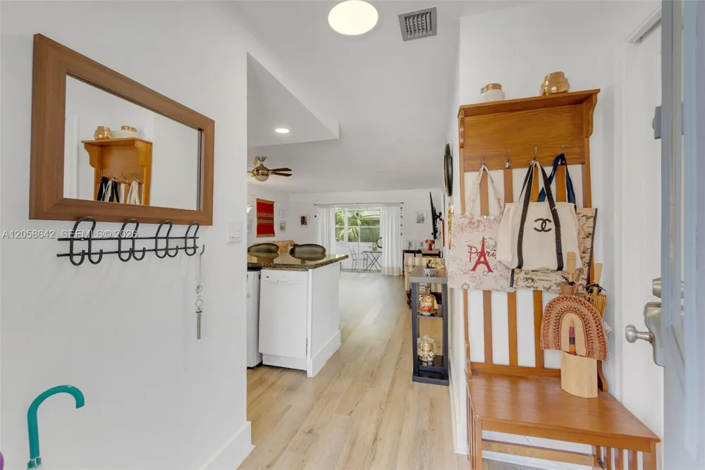 233 NE 14th Ave #108 Hallandale Beach, FL 33009
