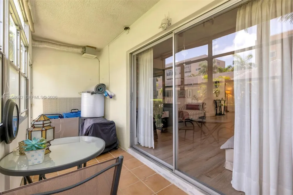 233 NE 14th Ave #108 Hallandale Beach, FL 33009