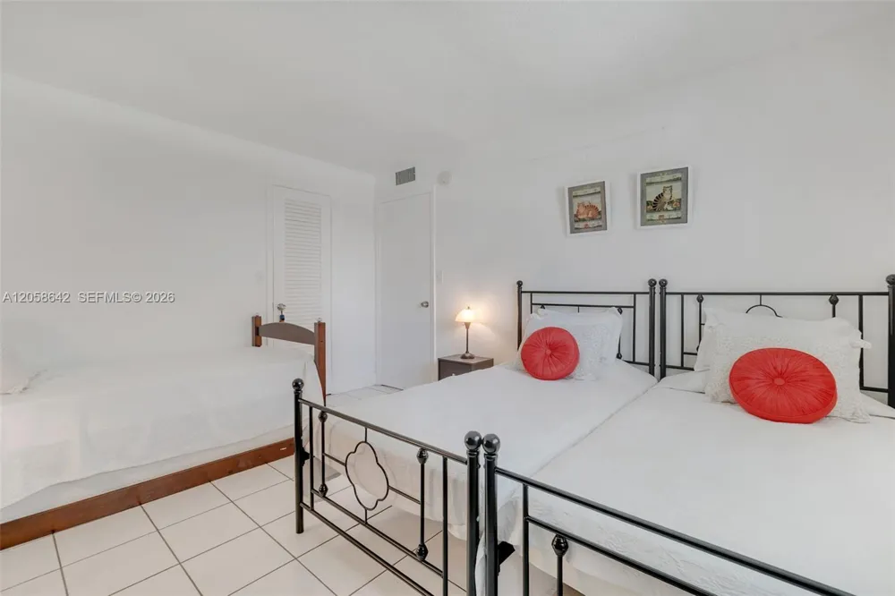 233 NE 14th Ave #108 Hallandale Beach, FL 33009