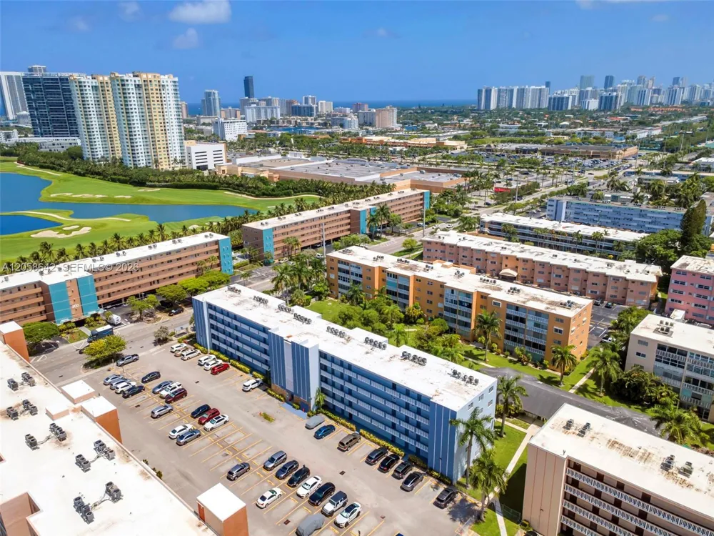 233 NE 14th Ave #108 Hallandale Beach, FL 33009