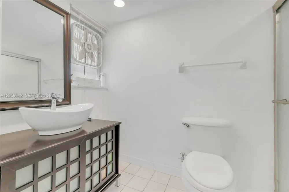 233 NE 14th Ave #108 Hallandale Beach, FL 33009