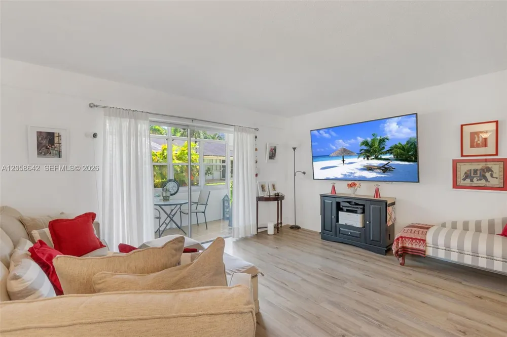 233 NE 14th Ave #108 Hallandale Beach, FL 33009