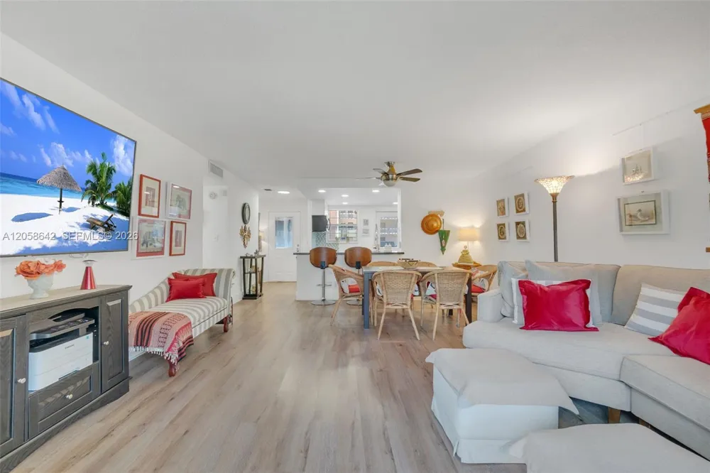 233 NE 14th Ave #108 Hallandale Beach, FL 33009