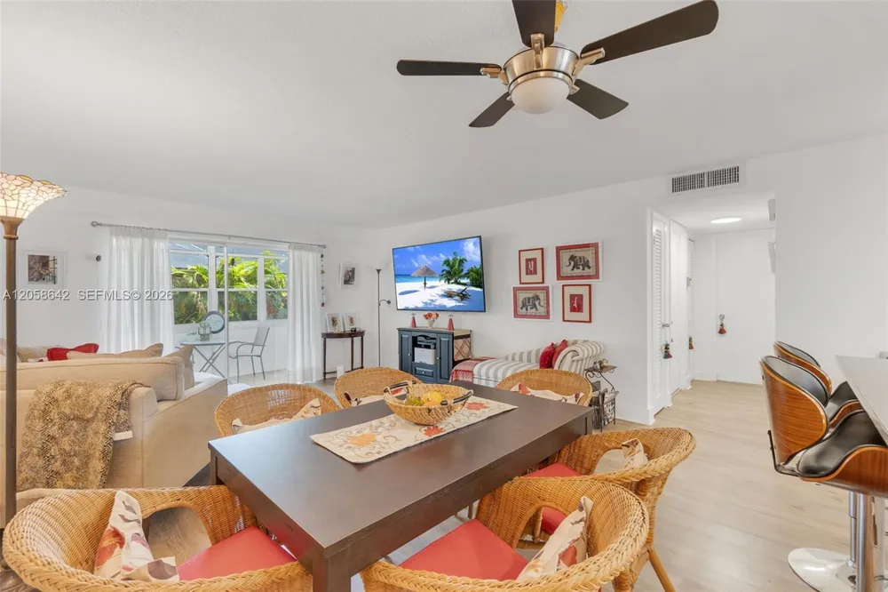 233 NE 14th Ave #108 Hallandale Beach, FL 33009