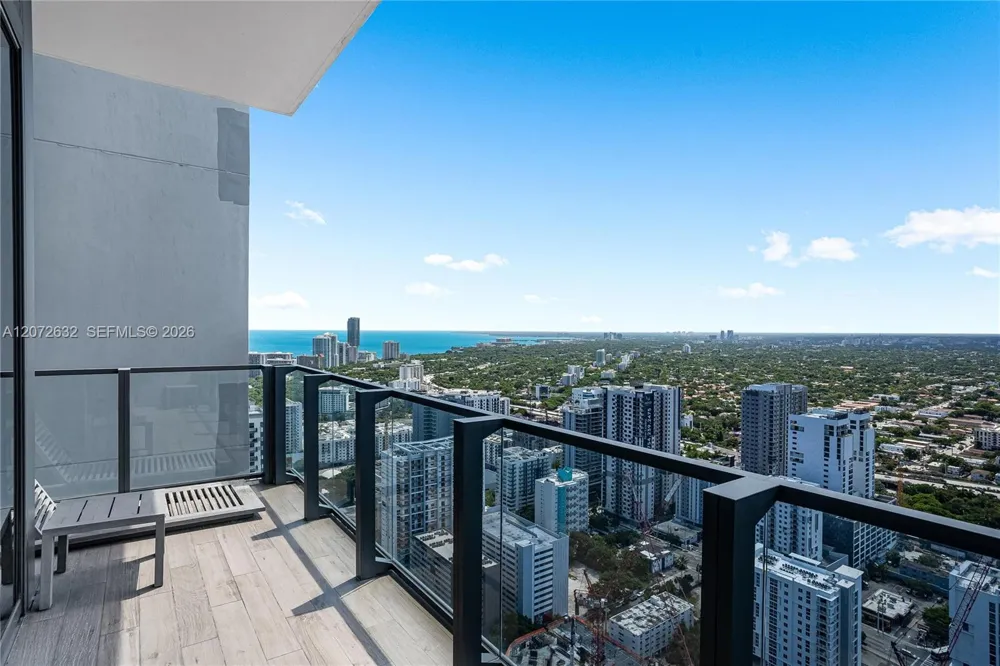 88 SW 7th St #4006 Miami, FL 33130