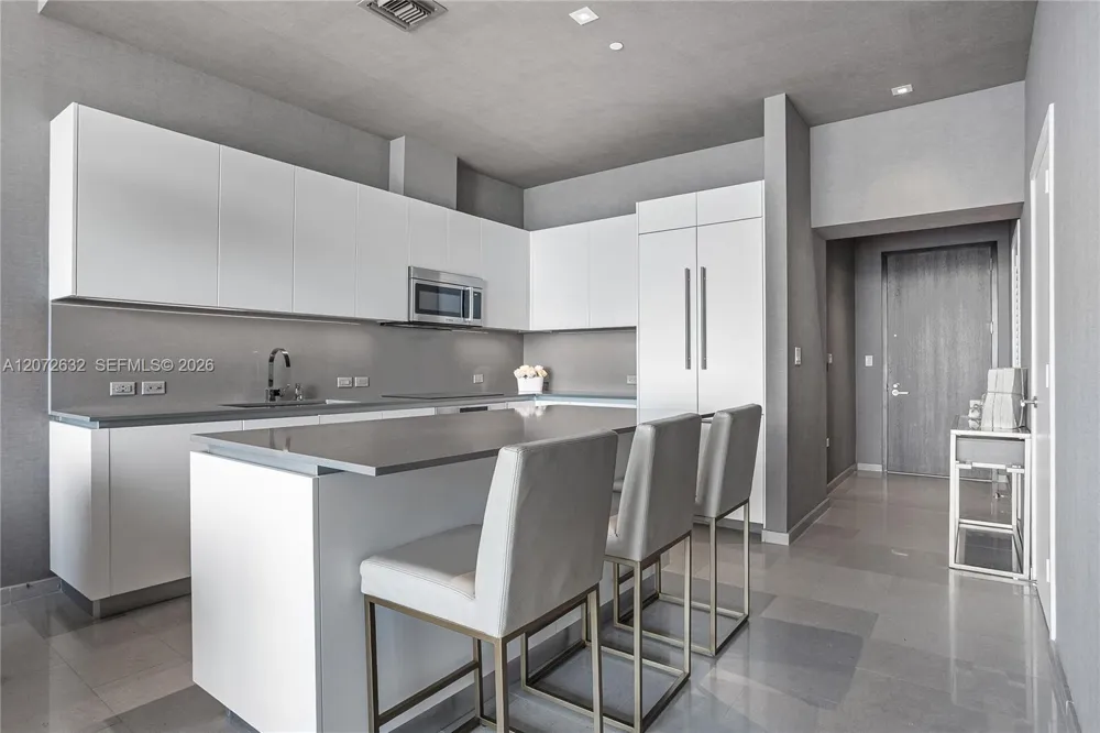 88 SW 7th St #4006 Miami, FL 33130