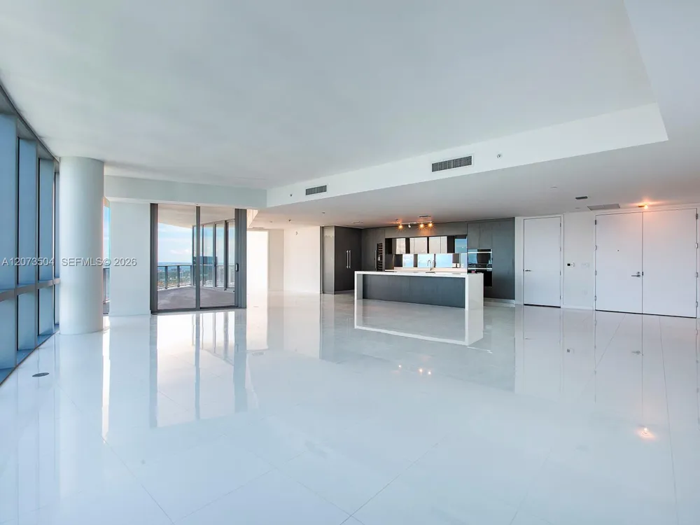 851 NE 1st Ave #PH5011 Miami, FL 33132