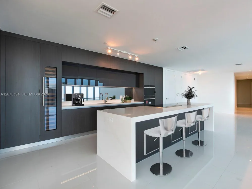 851 NE 1st Ave #PH5011 Miami, FL 33132