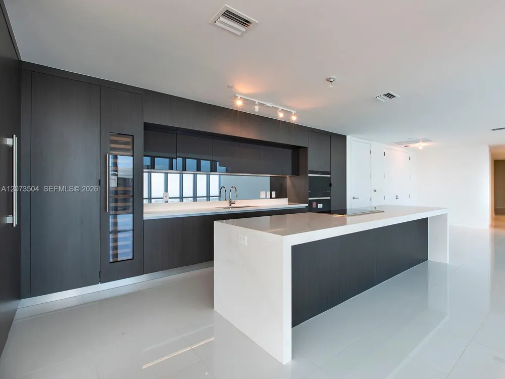851 NE 1st Ave #PH5011 Miami, FL 33132